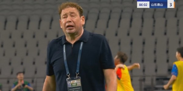 媒体人：斯卢茨基那神态让我想到阿莫林，球可以输指导教练员不能崩啊