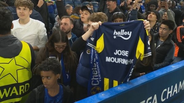 从土耳其追到英国！本菲卡客战切尔西，费内巴削球迷现场支持穆帅