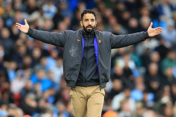 BBC：科林斯逃红误判和滕哈赫下课前德里赫特送点误判如出一辙