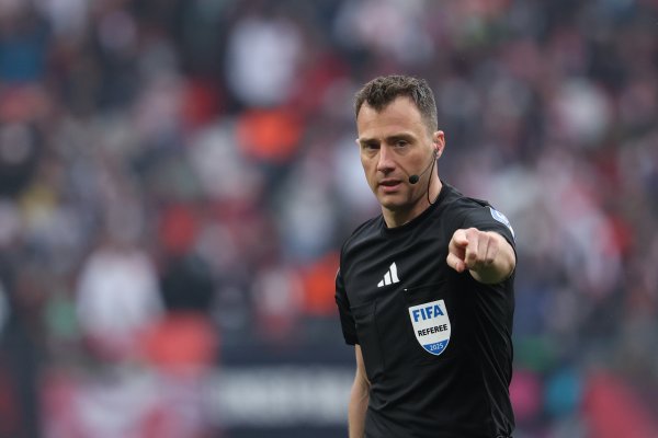 官方：德国裁判    茨瓦尔将执法切尔西vs阿贾克斯